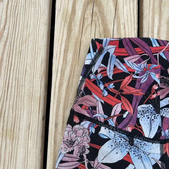 Lululemon Train Times 7/8 Leggings Size 4 Floral - Picture 3 of 13